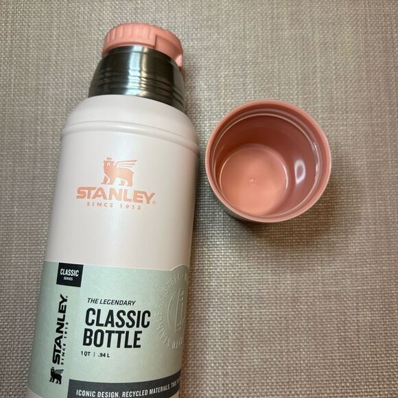Stanley Legendary Classic Bottle Limestone Pink 1 Quart NWT - Picture 6 of 10